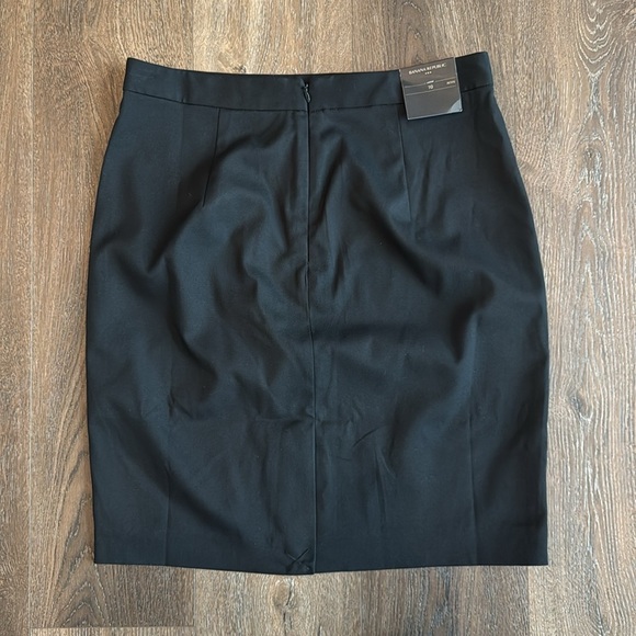 Banana Republic black skirt. Women’s size 10P.  New with tags. - Picture 4 of 6